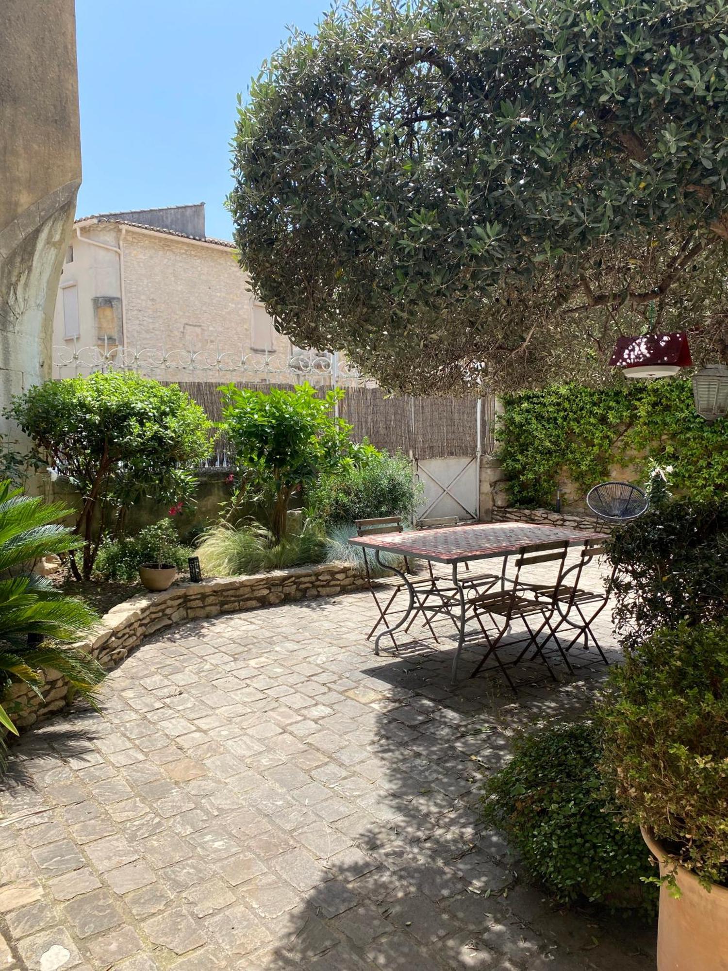 Locus Amoenus Bed & Breakfast Lirac Dış mekan fotoğraf