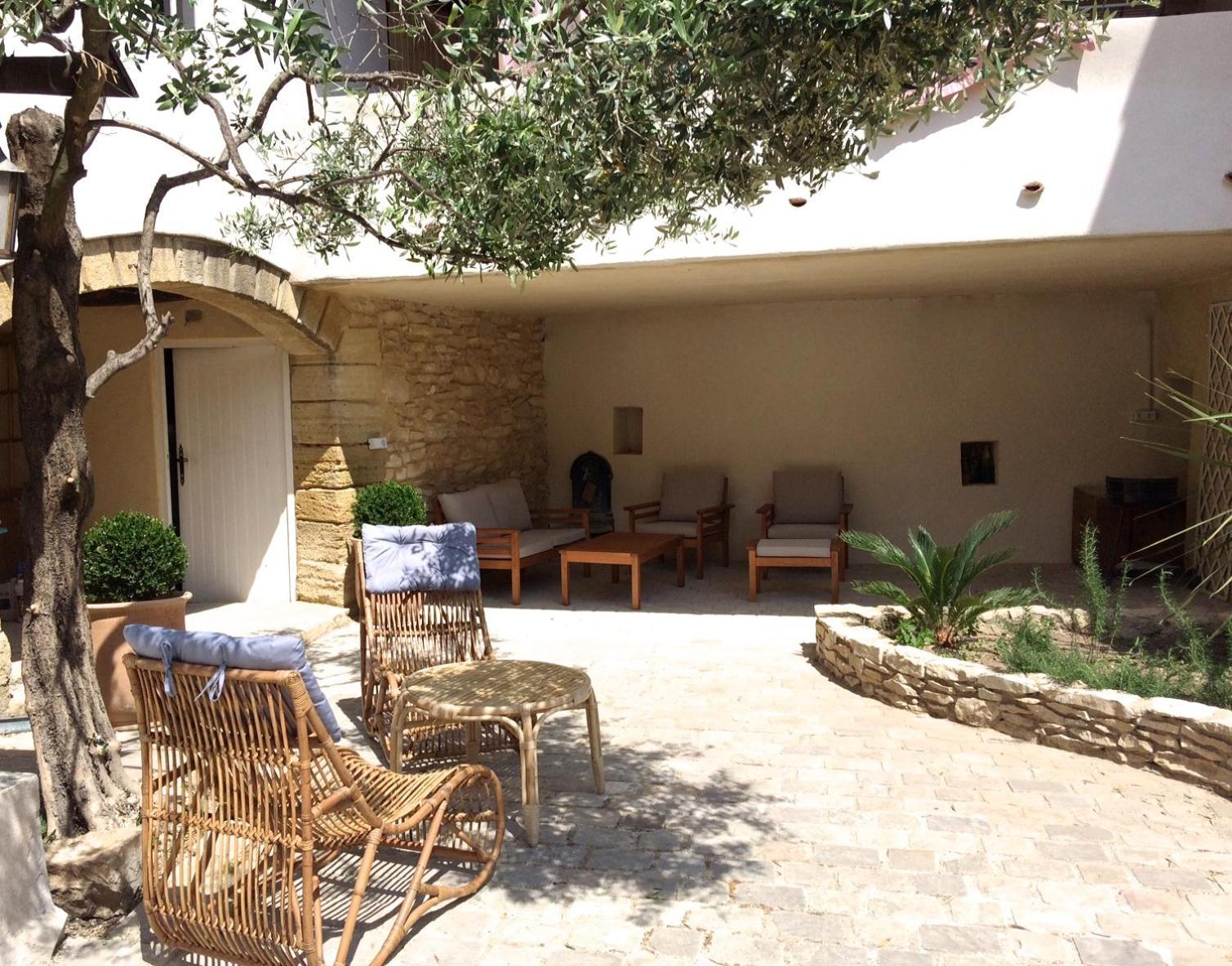 Locus Amoenus Bed & Breakfast Lirac Dış mekan fotoğraf